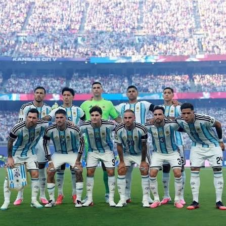 La Selección Argentina formada antes de un partido del Mundial 2026